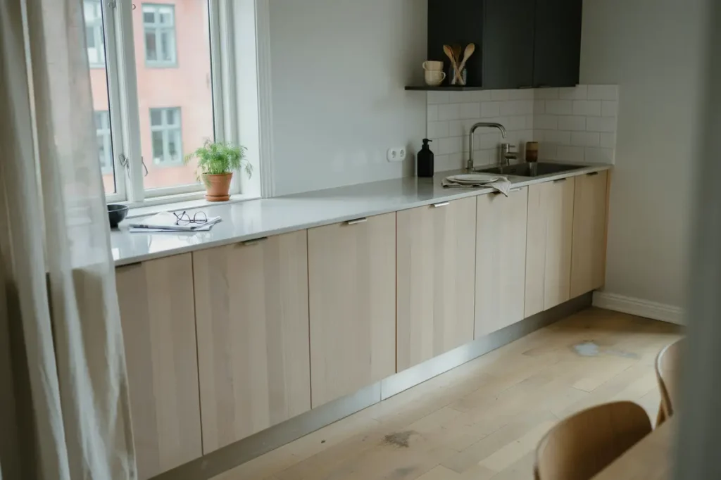 montering av k ksinredning och b nkskiva i haga g teborg